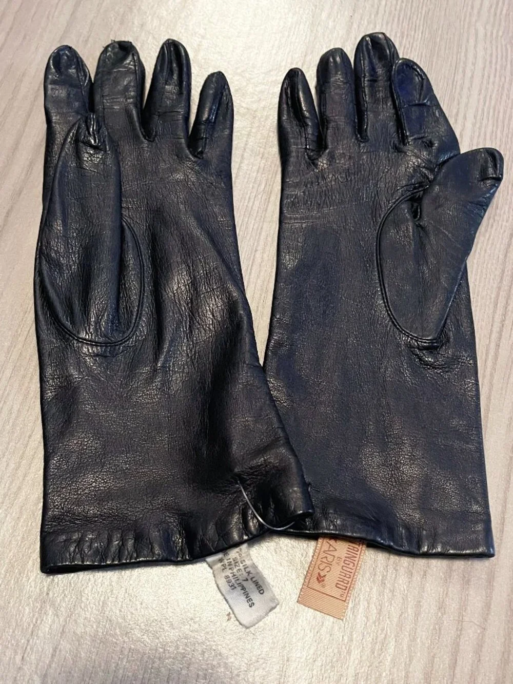 Vintage Aris Isotoner Women's Black Leather Driving Gloves Silk Lined Size 7